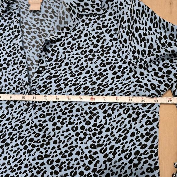 Chico’s Blue Size 1 Mediun Animal-Print Blouse Long Sleeve Top Casual Lightweigh - Picture 8 of 9
